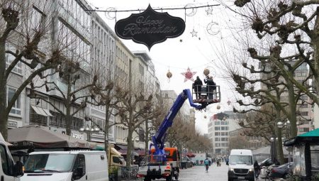 Almanya’da bir ilk! Frankfurt’un ana caddesi süslendi: ‘Mutlu Ramazanlar’