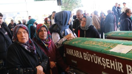 Ankara’da bir aile daha yok oldu: Eşi tarafından öldürülen kadın ve oğlu toprağa verildi