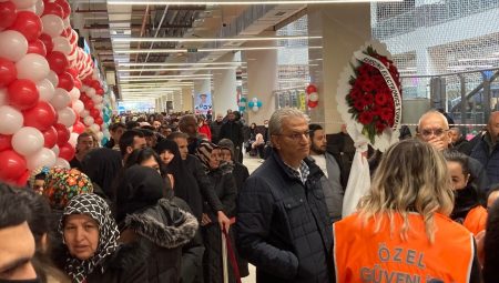 Ankara’da ucuz altın ve telefonu duyan vatandaşlar izdiham yarattı