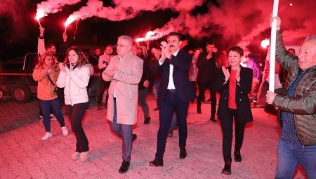 Başkan Kırgöz’e Dede Ocağı Kıratlı’da Zeybek Sürprizi