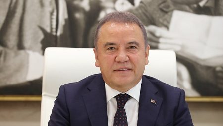 Başkan Muhitin Böcek 8 Mart Dünya Kadınlar Günü Mesajı