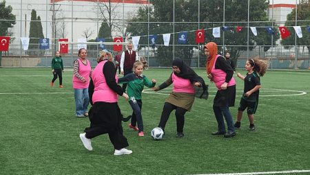 Dünya kadınlar günü maçını dostluk kazandı