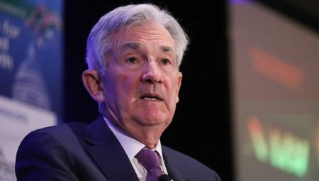 Fed Başkanı Jerome Powell’den faiz indirimine başlamaya uzak olmadıkları yorumu