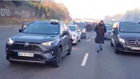 Fransız taksiciler, Paris yolunu trafiğe kapattı