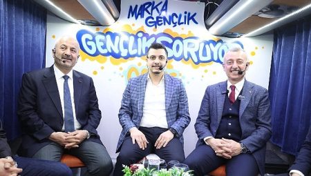 Gençlik Otobüsünde Başkan var