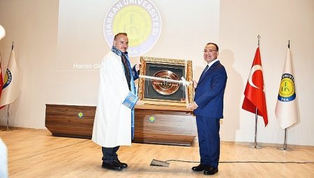 Harran Üniversitesinin Başarılı Akademisyenleri Ödüllendirildi