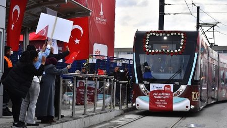 İzmir’in tramvay filosu büyüyor