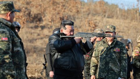 Kuzey Kore lideri Kim, ordunun tatbikatlarına katıldı