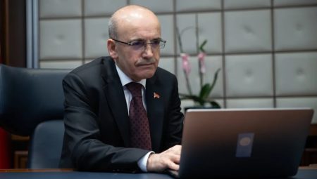 Mehmet Şimşek: Kur hedefimiz yok, seçimden sonra kaynak girişi olacak