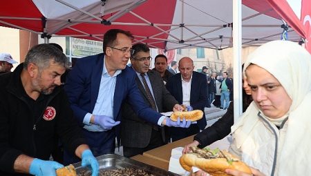 Nevşehir Belediyesi’nin Katkılarıyla NEVÜ’de “9. Geleneksel Mangalda Hamsi Şöleni” Düzenlendi