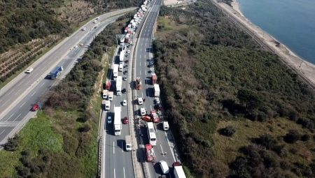 Sağlık ekipleri sevk edildi: TEM Otoyolu’nda zincirleme kaza