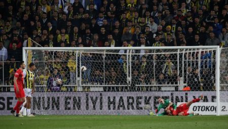 TFF’den tarihi hareket: Sakatlanan futbolcu bir süre sahaya giremeyecek