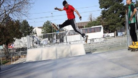 Adrenalin tutkunları Doğu Kışla Skate Park’a