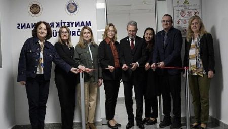 Ankara Üniversitesi Diş Hekimliği Fakültesi Hastanesinde, dünyada diş hekimliği fakültesi bünyesinde kurulan ilk MR ünitesi ile özel gereksinimli bireylere diş tedavisi hizmetinin verileceği sedasyon ünitesi açıldı