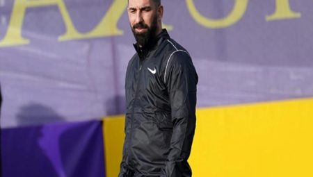 Arda Turan tehdit sorusuna Seçil Erzan’ın gözlerine bakarak cevap verdi: Şartları zorlamasına rağmen hakaret etmedim