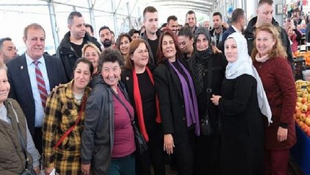 Aydın Büyükşehir Belediye Başkanı Özlem Çerçioğlu, Didim’de Ata Tohumlarından üretilen binlerce fidenin dağıtımını yaptı ve Didim Pazarı’nı ziyaret etti