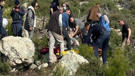 Balıkesir’de kayalıklara düşen yamaç paraşütçüsü akademisyen öldü