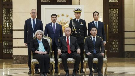 Büyükelçilerden Cumhurbaşkanı Erdoğan’a güven mektubu