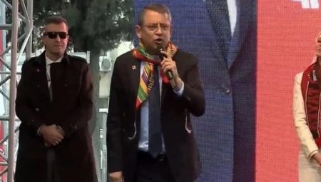 CHP mitinginde ilginç anlar! Özel, “Seçimde Erdoğan’a oy var mı?” diye sordu, alandan gelen cevap şaşırttı