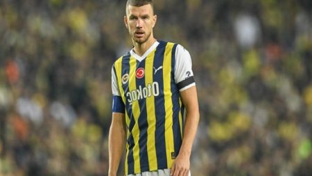 Edin Dzeko’dan Olympiakos yorumu: Tur şansını eşit görüyorum