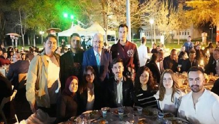 Ege Üniversitesi ailesi iftar programında bir araya geldi