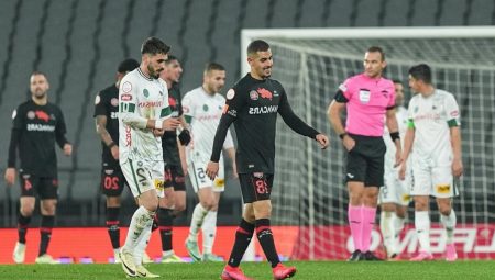 Fatih Karagümrük ile Konyaspor puanları paylaştı