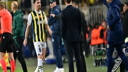 Fenerbahçe’de deprem! Mert Hakan Yandaş, Trabzonspor maçında oynamayacak