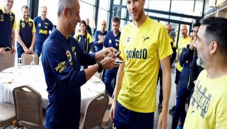 Fenerbahçe’de Edin Dzeko’nun doğum günü kutlandı