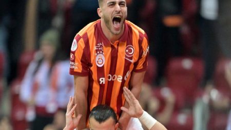 Galatasaray, iki oyuncusunun sözleşmesini uzatıyor