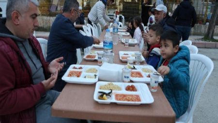 Hatay’da o mahalleyi deprem yok etti: Hüzünlü iftar…