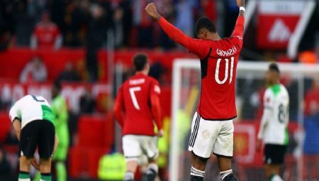 İngiltere’de nefes kesen son! Manchester United, Liverpool’u eledi