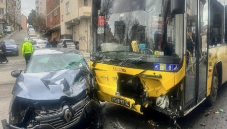 İstanbul’da İETT otobüsü ile çarpışan araçta 3 kişi yaralandı