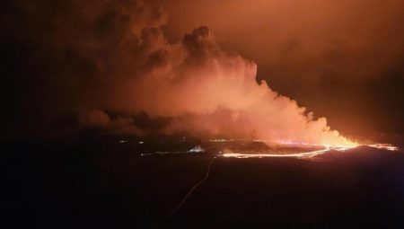 İzlanda’da yanardağ paniği! Akan lavlar Grindavik şehrine yaklaşıyor