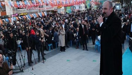 Mustafa Varank ve Başkan Altay Akşehirlilerle İftarda Buluştu