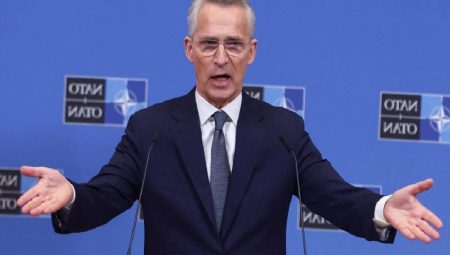 NATO Genel Sekreteri Stoltenberg: Ukrayna’ya daha fazla mühimmat vermeliyiz