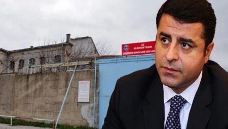 Selahattin Demirtaş’ı isyan ettiren “üst arama” uygulamasından vazgeçildi