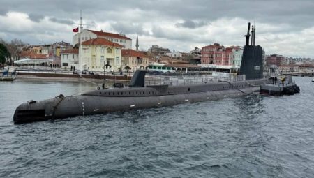 Türkiye’nin ilk denizaltı müzesi TCG Uluçalireis, kapılarını halka açıyor