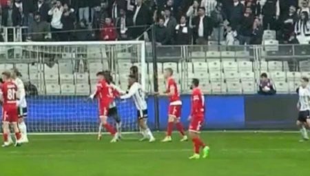 VAR uyardı, Antalyaspor penaltı kazandı