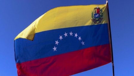 Venezuela, Arjantin’e hava sahasını yasakladı