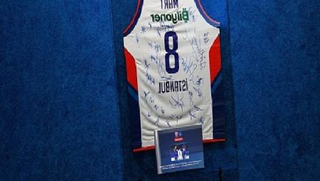 Videolu Basın Bülteni: Anadolu Efes’in 8 Mart Dünya Kadınlar Günü Özel İmzalı Forması Kulüpteki Yerini Aldı