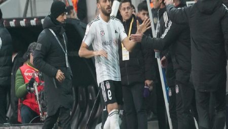 Beşiktaş’ta Cenk Tosun’la yollar ayrılacak! Yeni takımı belli oluyor