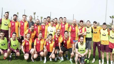 Galatasaray Teknik Ekibi ve Basın Mensupları Arasında Maç Yapıldı