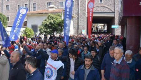 İzmir Büyükşehir Belediyesi’nde iş bırakma eylemi