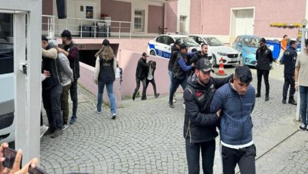 İzmir’deki Nevruz kutlamasında ‘terör propagandası’ yapan 36 kişi adliyede